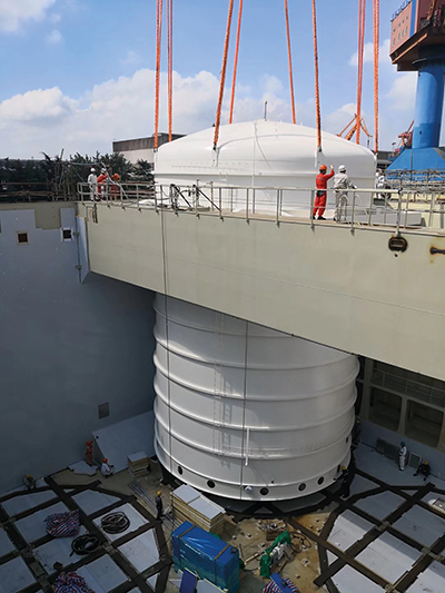 Os tanques de suco foram instalados no estaleiro Changxi, na China